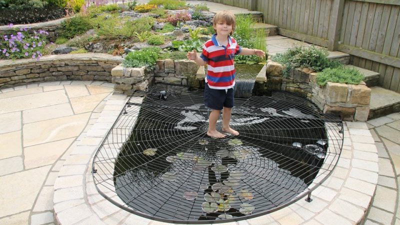 Ensure the safety of children with pond safety cover