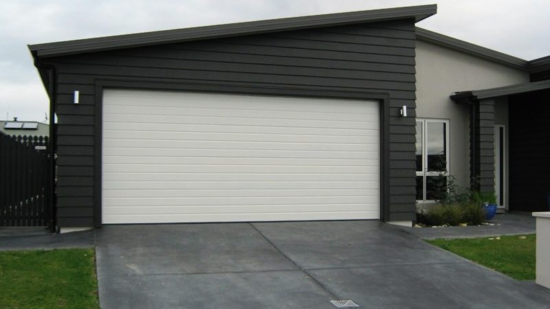 What to Consider at the Time of Searching for a Garage Door Repair Firm?