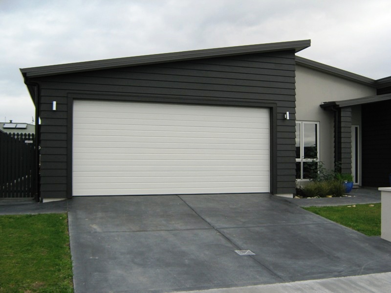 What to Consider at the Time of Searching for a Garage Door Repair Firm?