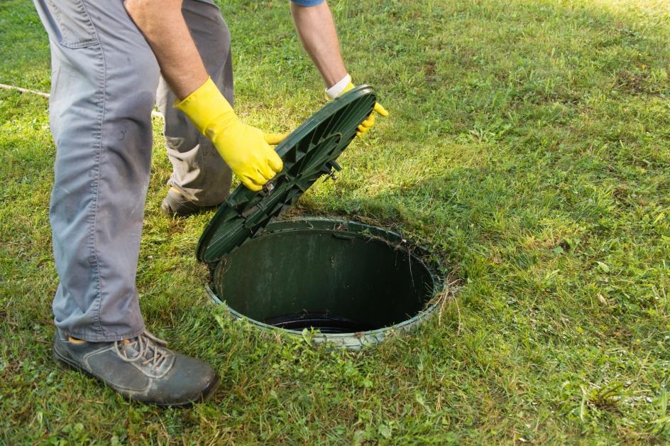 DIFFERENT WAYS TO TELL IF YOU HAVE SEPTIC TANK PROBLEM