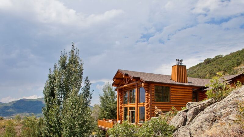 Pros and Cons of Log Homes: 6 Things to Consider 