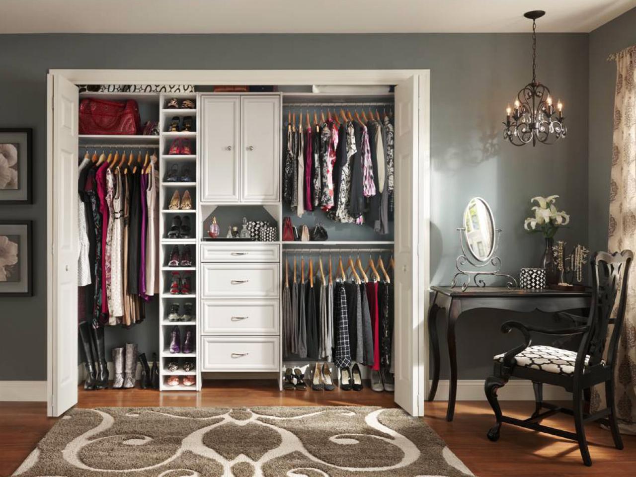 Reach-in Vs. Walk-in Closets: Which one should you pick?
