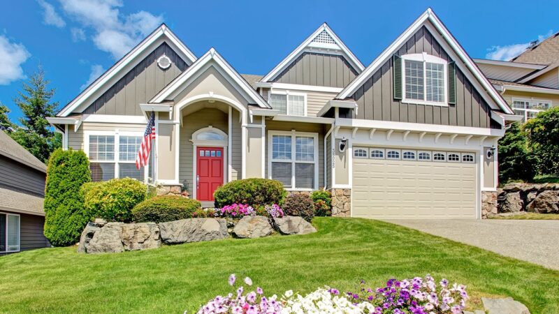 Adding Summertime Appeal to the Curb Appeal of Your House