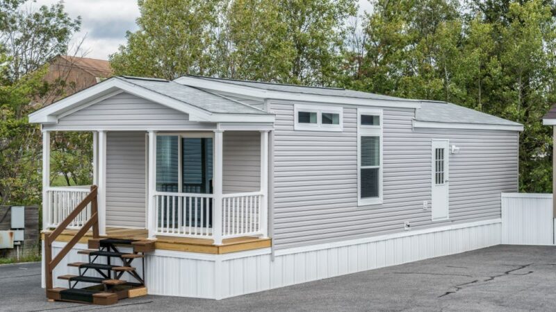 How Do Professionals Replace A Roof On A Mobile Home?
